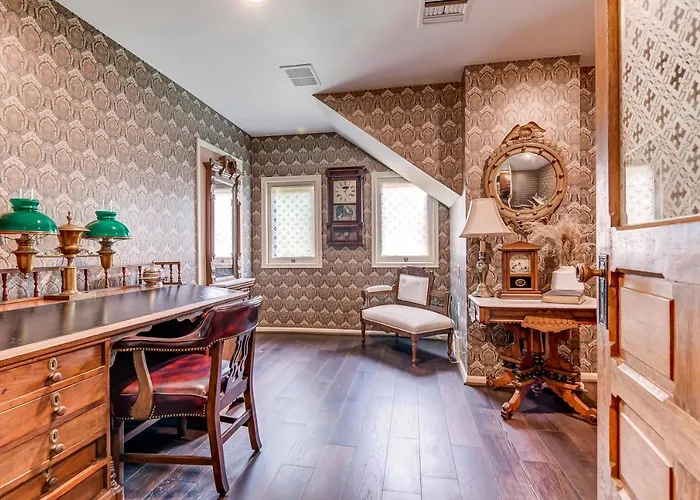 The Bressmer Apartment *