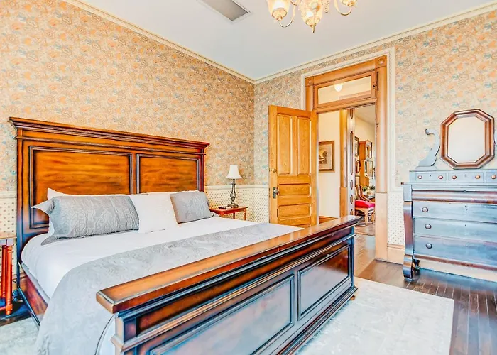The Bressmer Apartment *