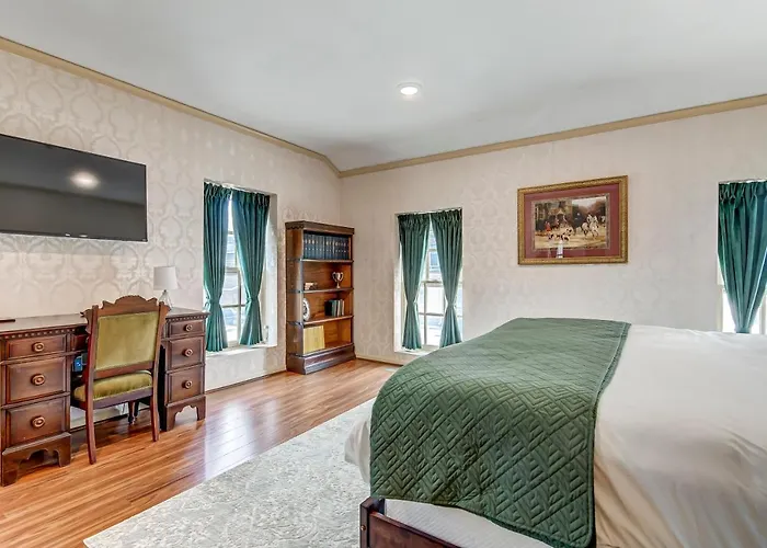 The Bressmer Apartment *